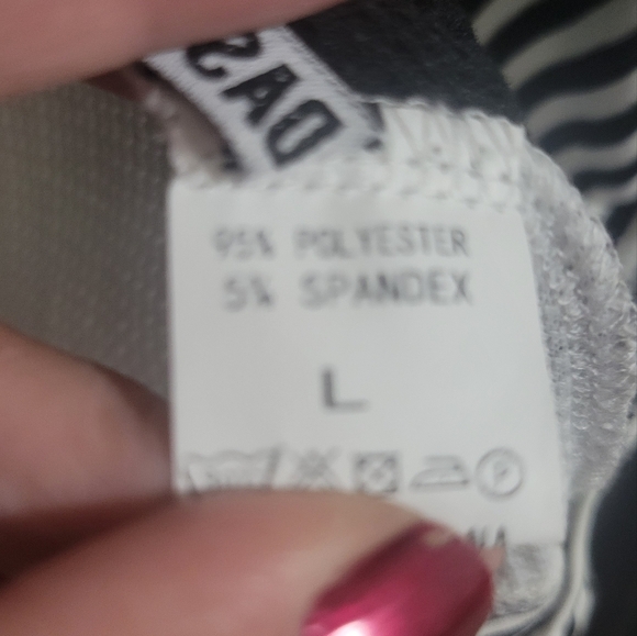 NWT Dash Outfitters color block top - Picture 4 of 6